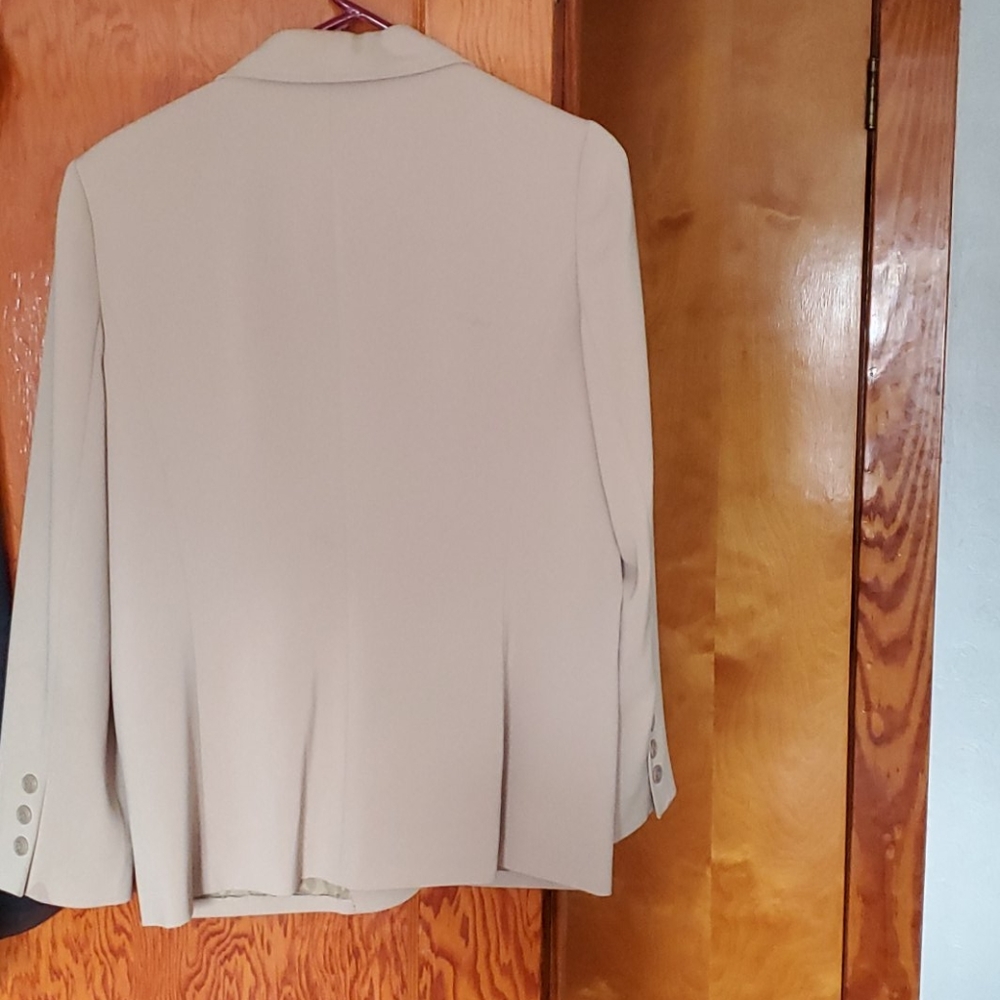 Blazer - Picture 2 of 3